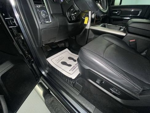 Used 2017 RAM 1500 Laramie RWD image 12
