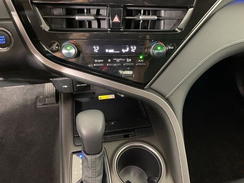 Used 2022 Toyota Camry XSE image 24