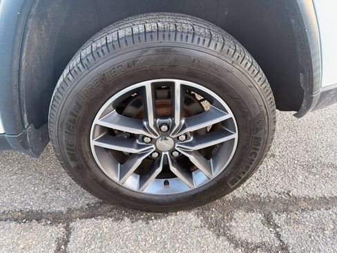 Used 2017 Jeep Grand Cherokee Limited image 12