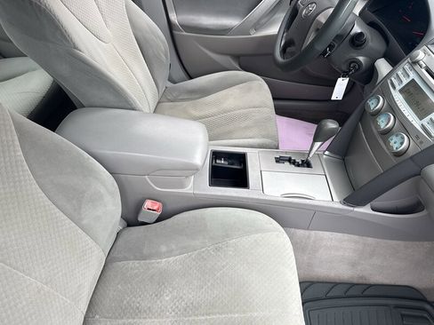 Used 2009 Toyota Camry LE FWD image 38
