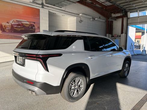 New 2026 Chevrolet Traverse LT w/ LPO, Floor Liner Package image 9