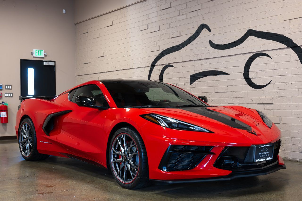 Used 2025 Chevrolet Corvette Stingray Premium Cpe w/ Z51 Performance Package RWD image 18