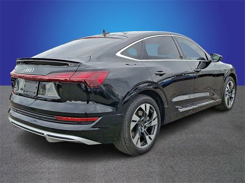 Used 2022 Audi e-tron Premium image 5