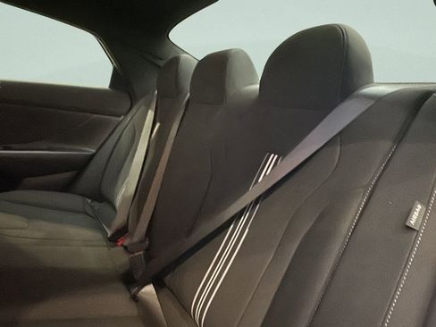 Certified 2025 Hyundai Elantra SEL image 11