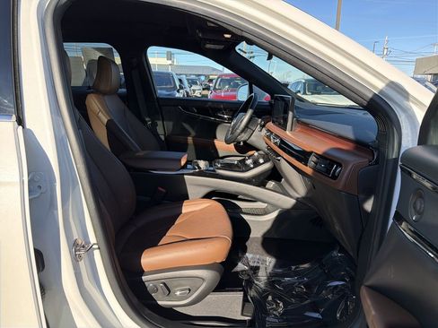 Certified 2023 Lincoln Nautilus Reserve w/ Equipment Group 201A image 15