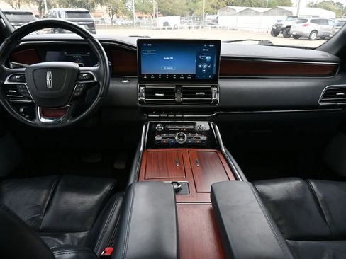Used 2022 Lincoln Navigator Reserve image 7