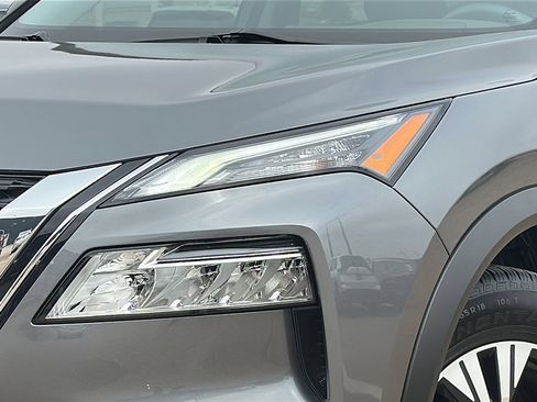 Used 2023 Nissan Rogue SV w/ SV Premium B Package image 4