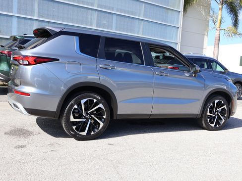 Used 2024 Mitsubishi Outlander SE image 9