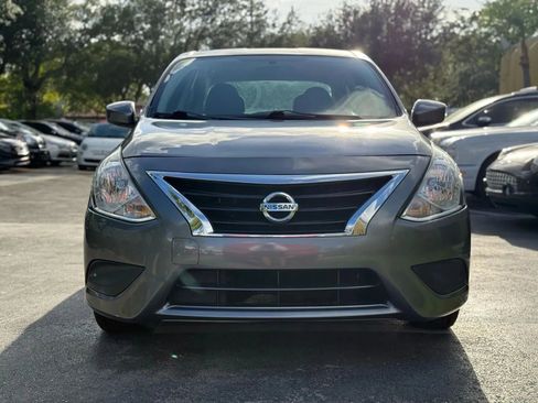 Used 2018 Nissan Versa SV FWD image 4