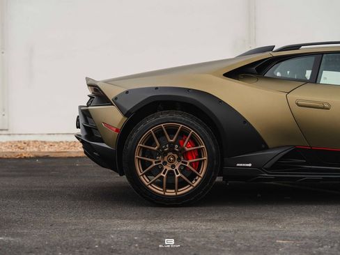 Used 2024 Lamborghini Huracan Sterrato image 10