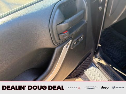 Used 2018 Jeep Wrangler Unlimited Sahara image 12