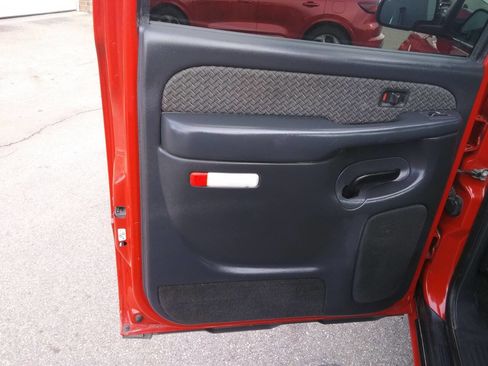 Used 2002 Chevrolet Avalanche 4x4 w/ Convenience Pkg image 13