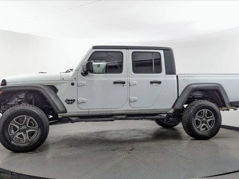 Used 2022 Jeep Gladiator Sport w/ Trailer Tow Package AWD/4WD image 3