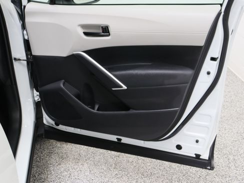 Certified 2023 Toyota Corolla Cross LE w/ Moonroof Package image 35