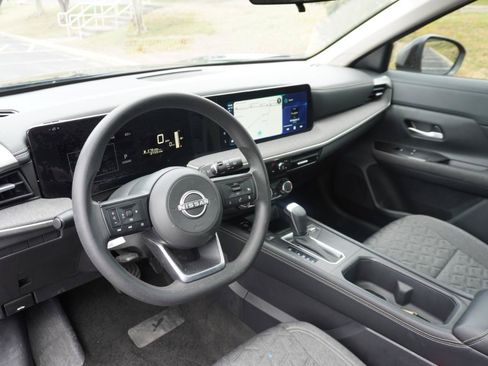 Used 2025 Nissan Kicks SV w/ SV Premium Package AWD/4WD image 12
