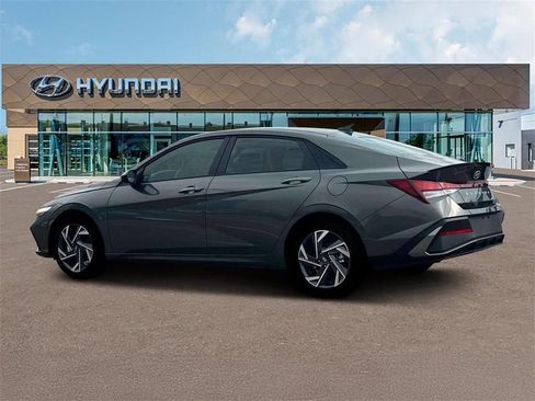 Used 2025 Hyundai Elantra Sport FWD image 4