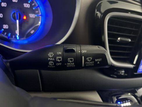 Used 2017 Chrysler Pacifica Touring-L image 62