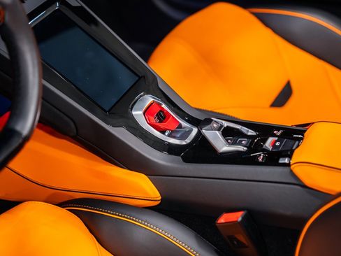 Used 2021 Lamborghini Huracan EVO RWD image 16
