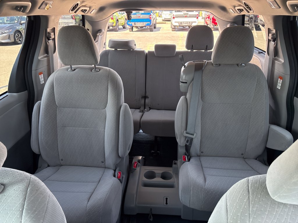 Used 2020 Toyota Sienna LE FWD image 37