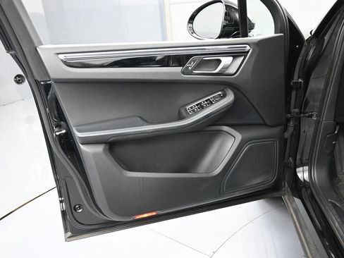 Certified 2023 Porsche Macan Turbo AWD/4WD image 15