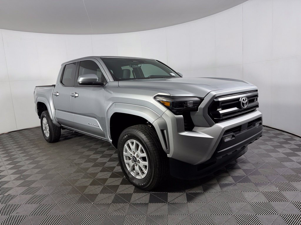 Used 2025 Toyota Tacoma SR5 AWD/4WD image 4