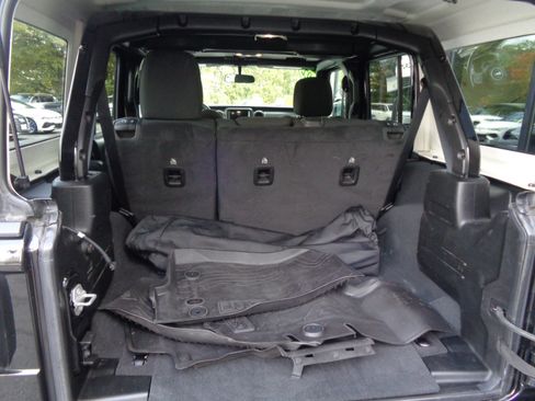 Used 2022 Jeep Wrangler Unlimited Sport image 16