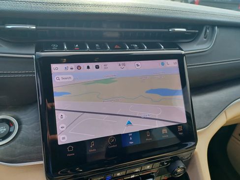 Used 2023 Jeep Grand Cherokee L Limited w/ Luxury Tech Group II image 12