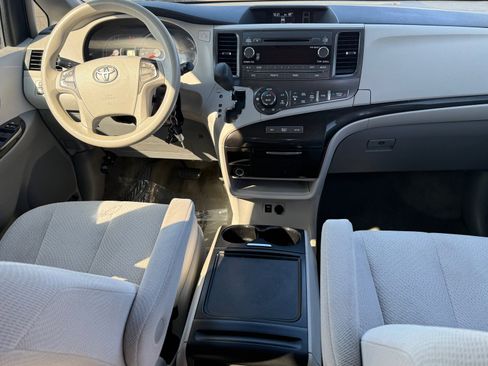 Used 2014 Toyota Sienna LE image 15