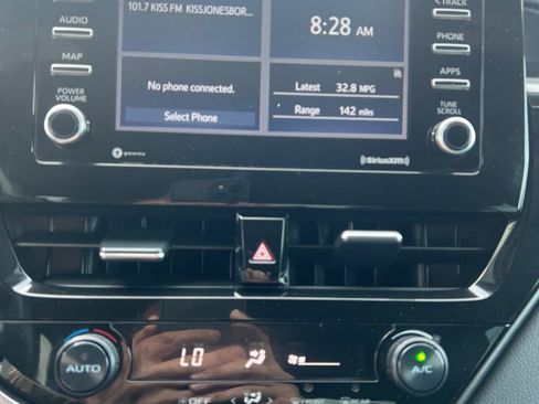 Used 2021 Toyota Camry SE FWD image 31