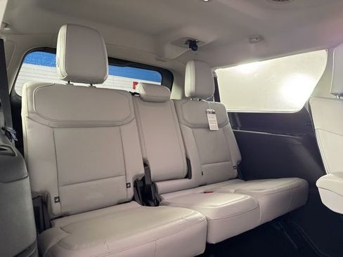 New 2025 Ford Expedition Max Platinum w/ Driver's Package image 25