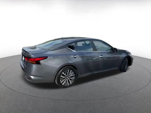 Used 2025 Nissan Altima 2.5 SV image 15