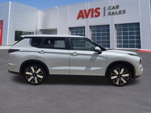 Used 2025 Mitsubishi Outlander AWD image 5