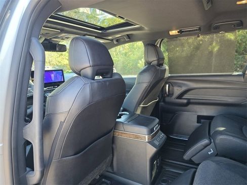 Certified 2025 Toyota Sienna Platinum image 23