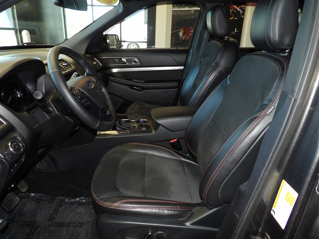 Used 2018 Ford Explorer XLT w/ Equipment Group 202A FWD image 28