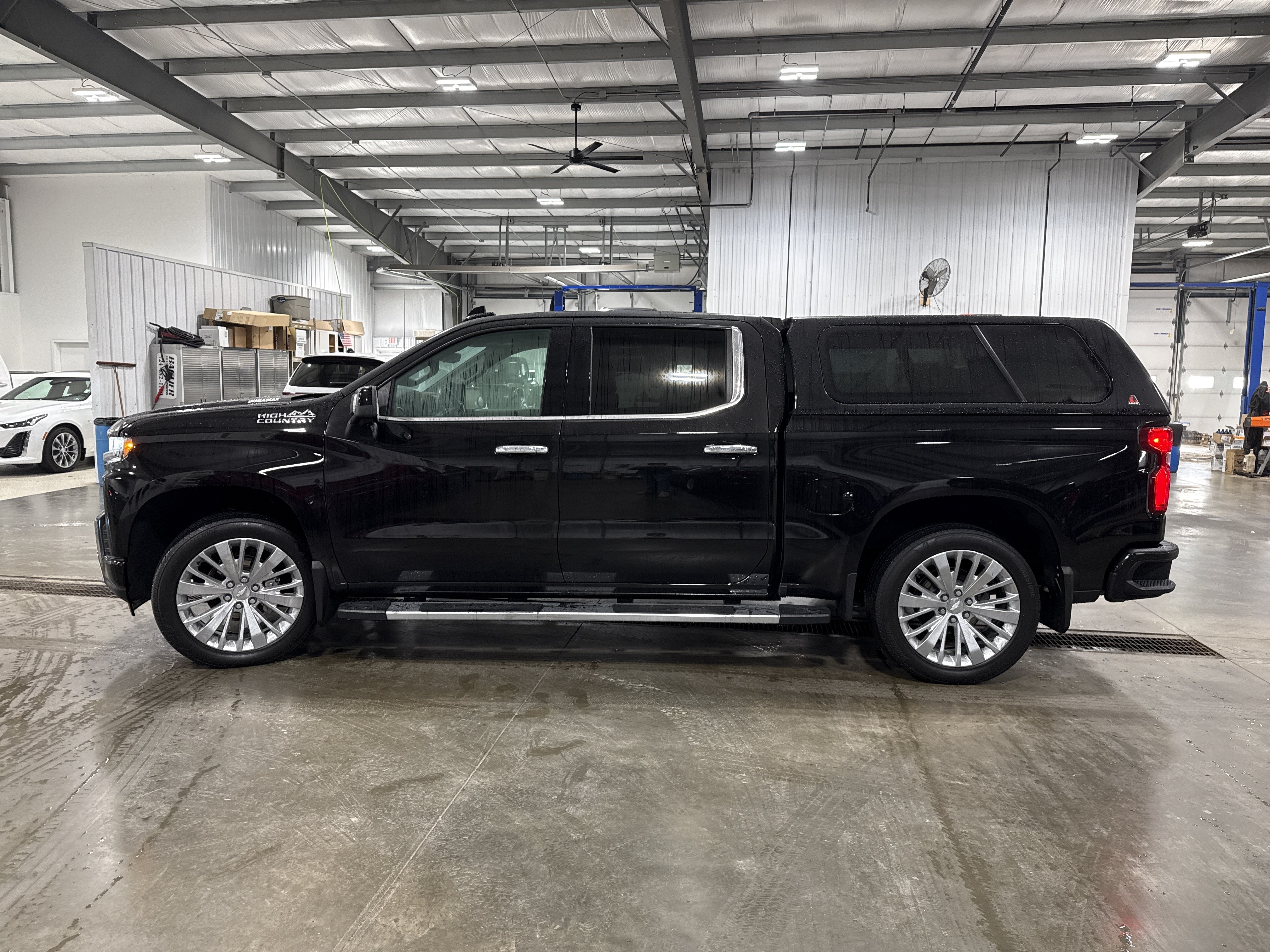 Used 2022 Chevrolet Silverado 1500 High Country w/ Technology Package AWD/4WD image 5