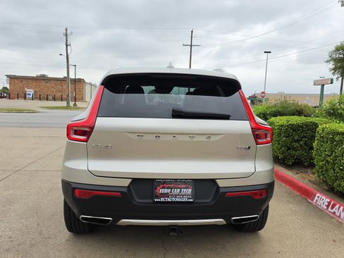 Used 2019 Volvo XC40 T5 Inscription image 4