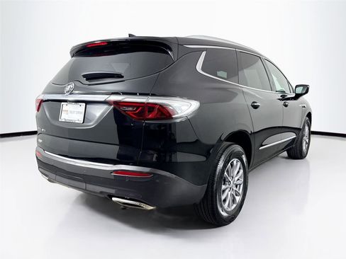 Used 2024 Buick Enclave Essence image 11