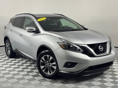 Used 2018 Nissan Murano SV image 2