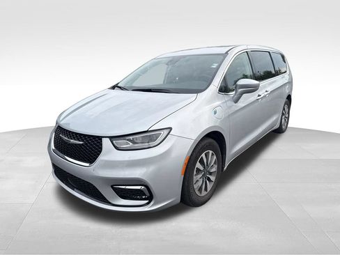Used 2022 Chrysler Pacifica Touring-L FWD image 7