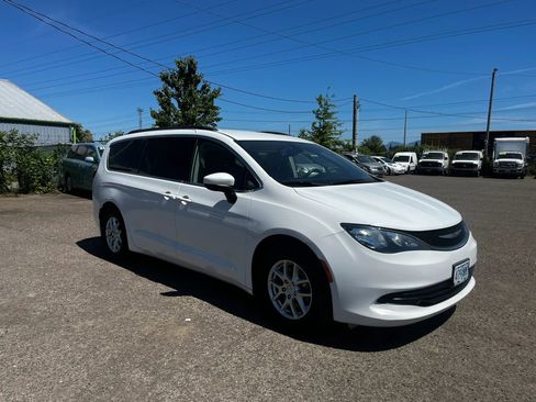 Used 2020 Chrysler Voyager Lxi FWD image 1