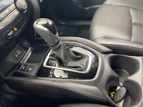 Used 2019 Nissan Rogue SL image 19