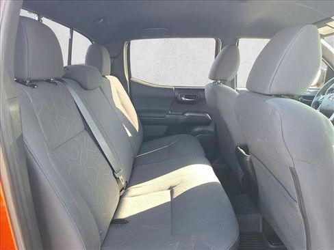 Used 2018 Toyota Tacoma TRD Off-Road image 17