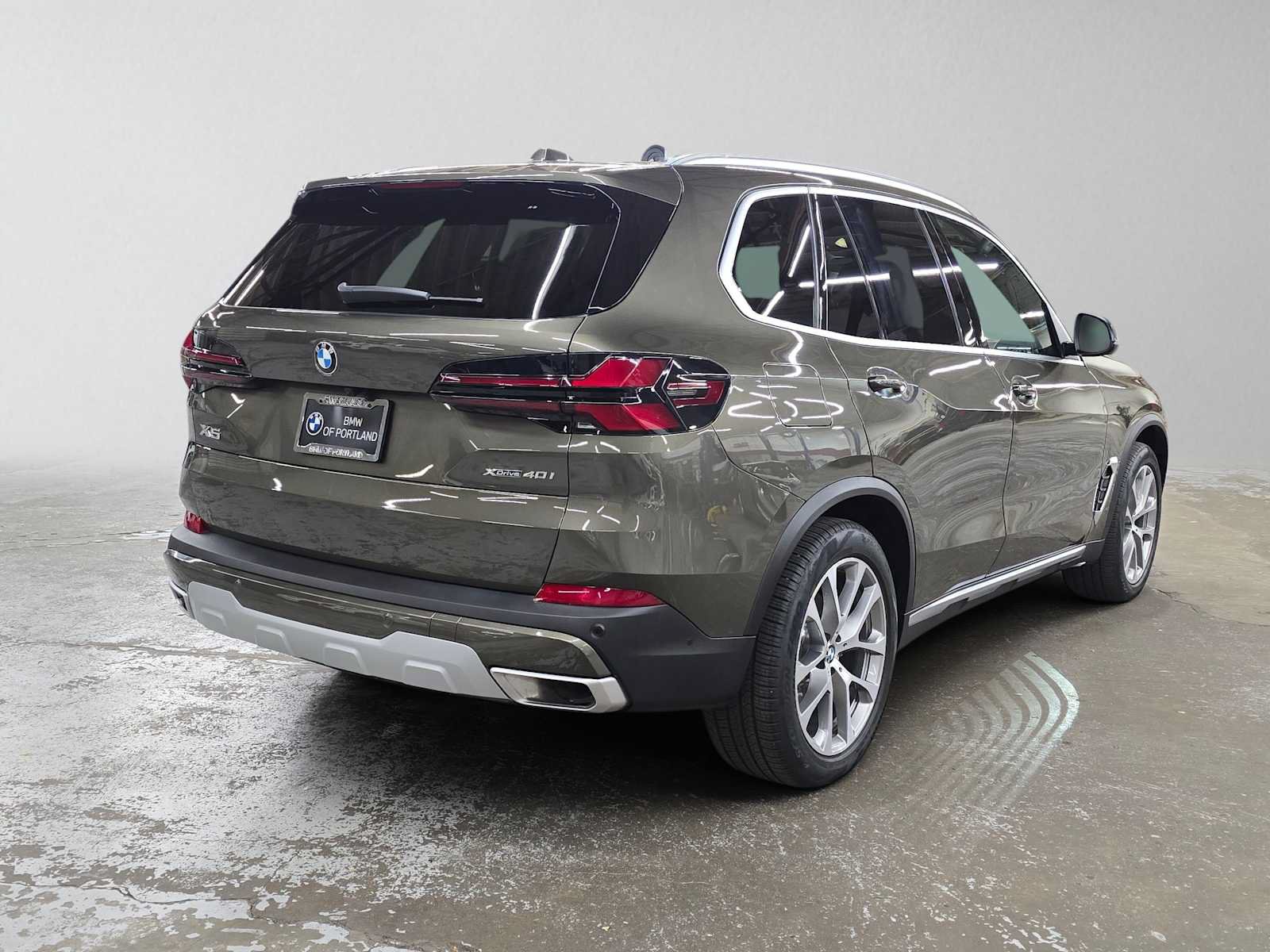 Used 2025 BMW X5 xDrive40i w/ Executive Package AWD/4WD image 3