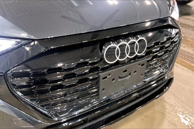 Used 2024 Audi Q8 e-tron Premium Plus AWD/4WD image 30