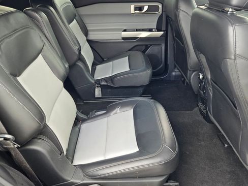 Used 2022 Ford Explorer XLT w/ Equipment Group 202A image 17