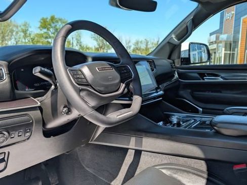 Used 2022 Jeep Wagoneer Series I AWD/4WD image 17