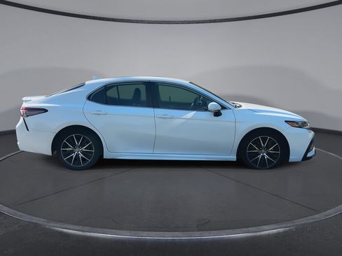 Used 2024 Toyota Camry SE FWD image 9