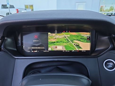 Used 2024 Land Rover Range Rover Velar S image 11