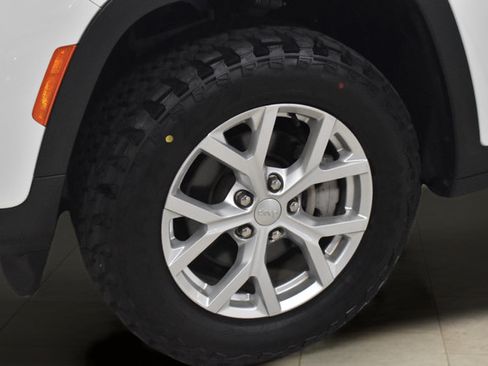 Used 2023 Jeep Grand Cherokee Limited AWD/4WD image 37