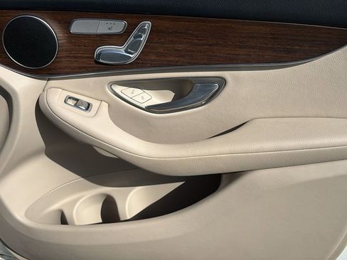 Used 2022 Mercedes-Benz GLC 300 4MATIC w/ Premium Package Lite image 14